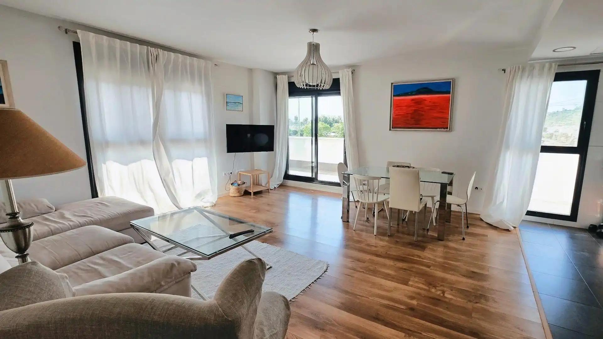 Sala d'estar de Pis en venda en San Juan de Aznalfarache amb Aire condicionat, Jardí privat i Parquet