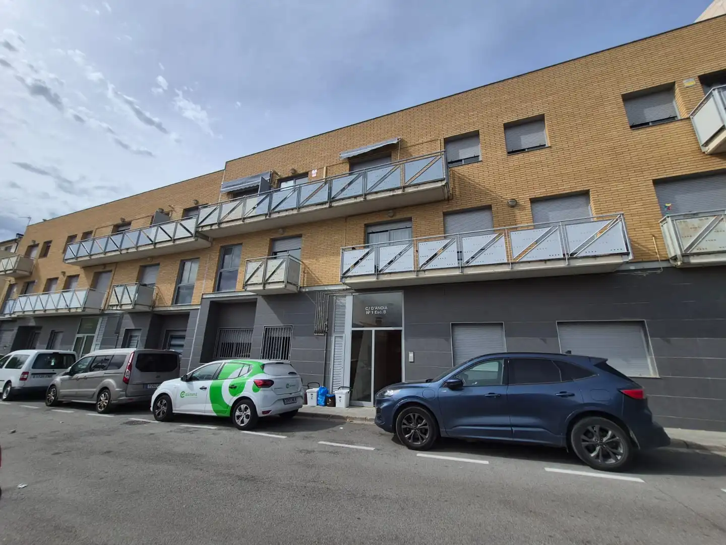 Außenansicht von Wohnungen zur Miete in Els Hostalets de Pierola mit Klimaanlage, Heizung und Terrasse