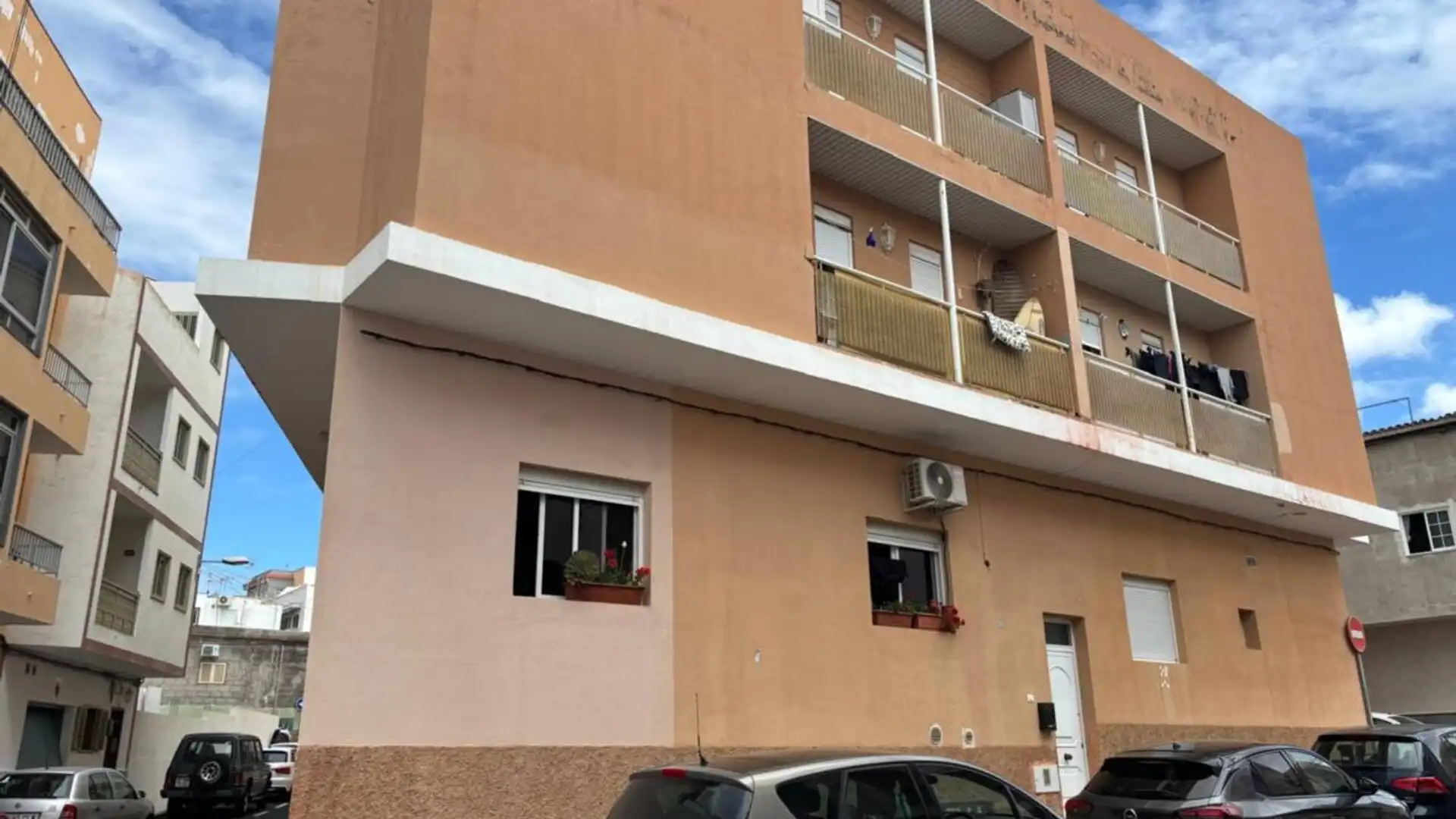 Außenansicht von Wohnung zum Verkauf in Granadilla de Abona mit Terrasse und Balkon