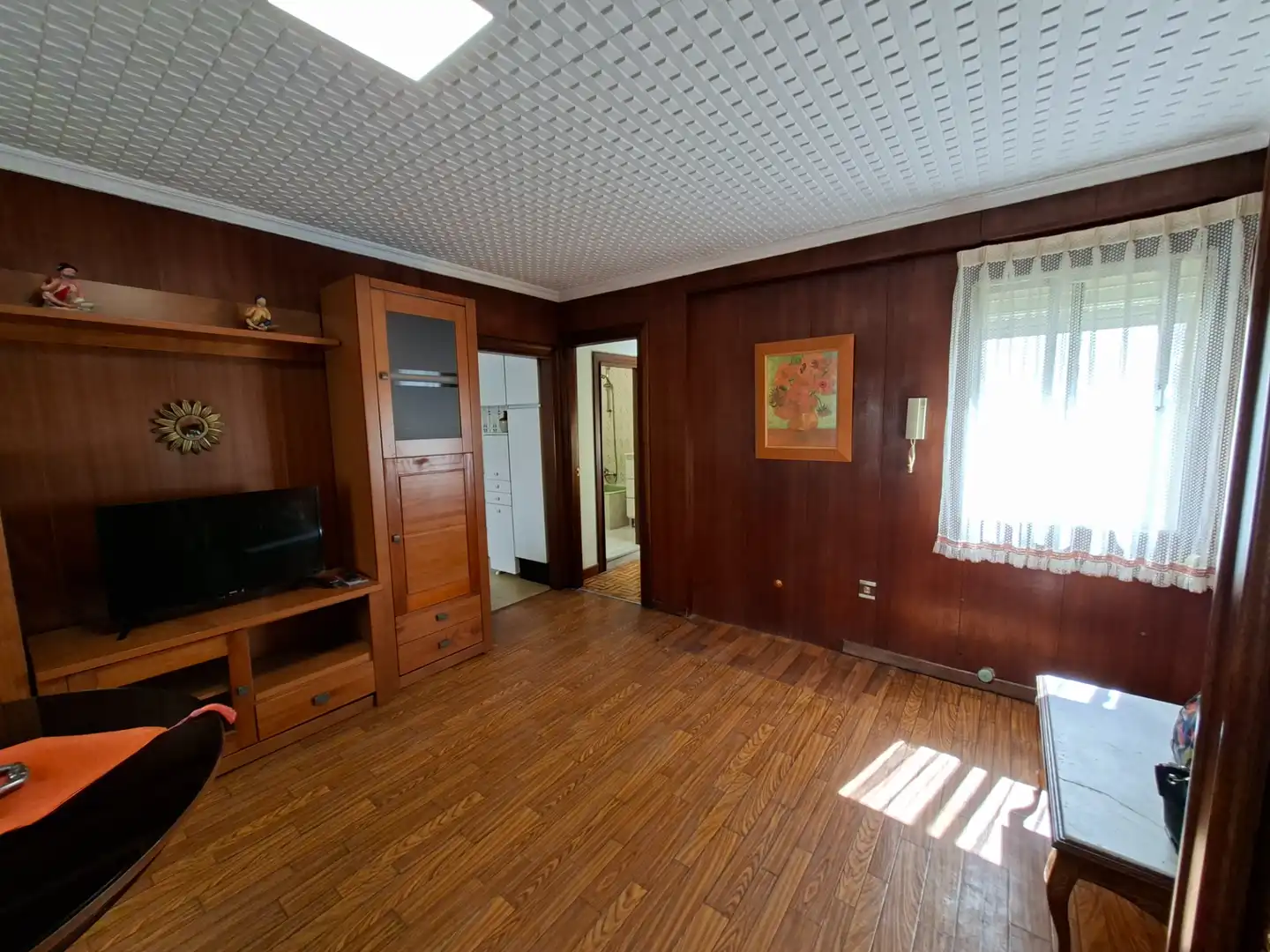Sala d'estar de Pis de lloguer en Avilés amb Calefacció, Parquet i Moblat