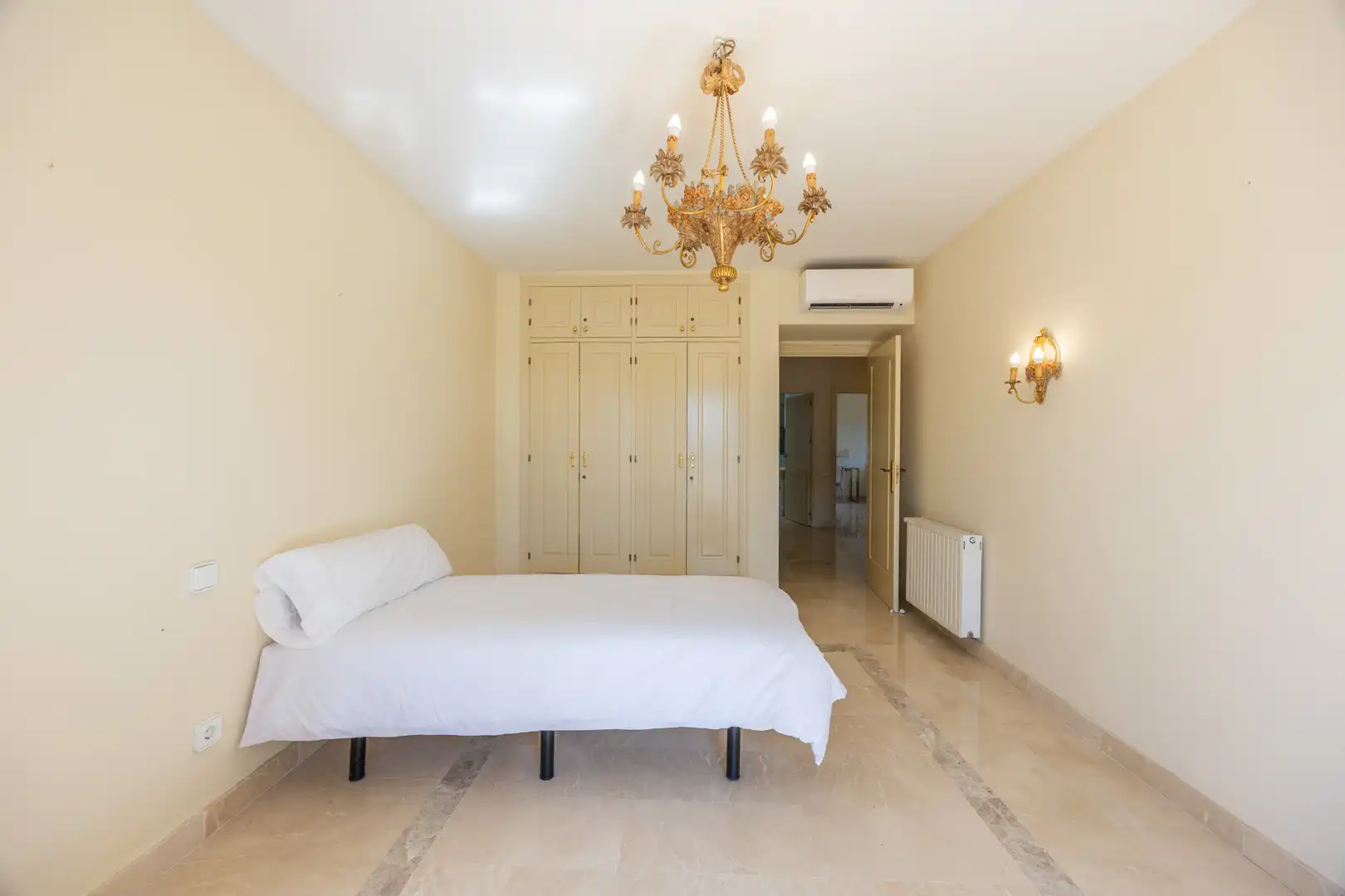 Casa aparellada amb piscina en venda a Sotogrande Alto, imagen 30
