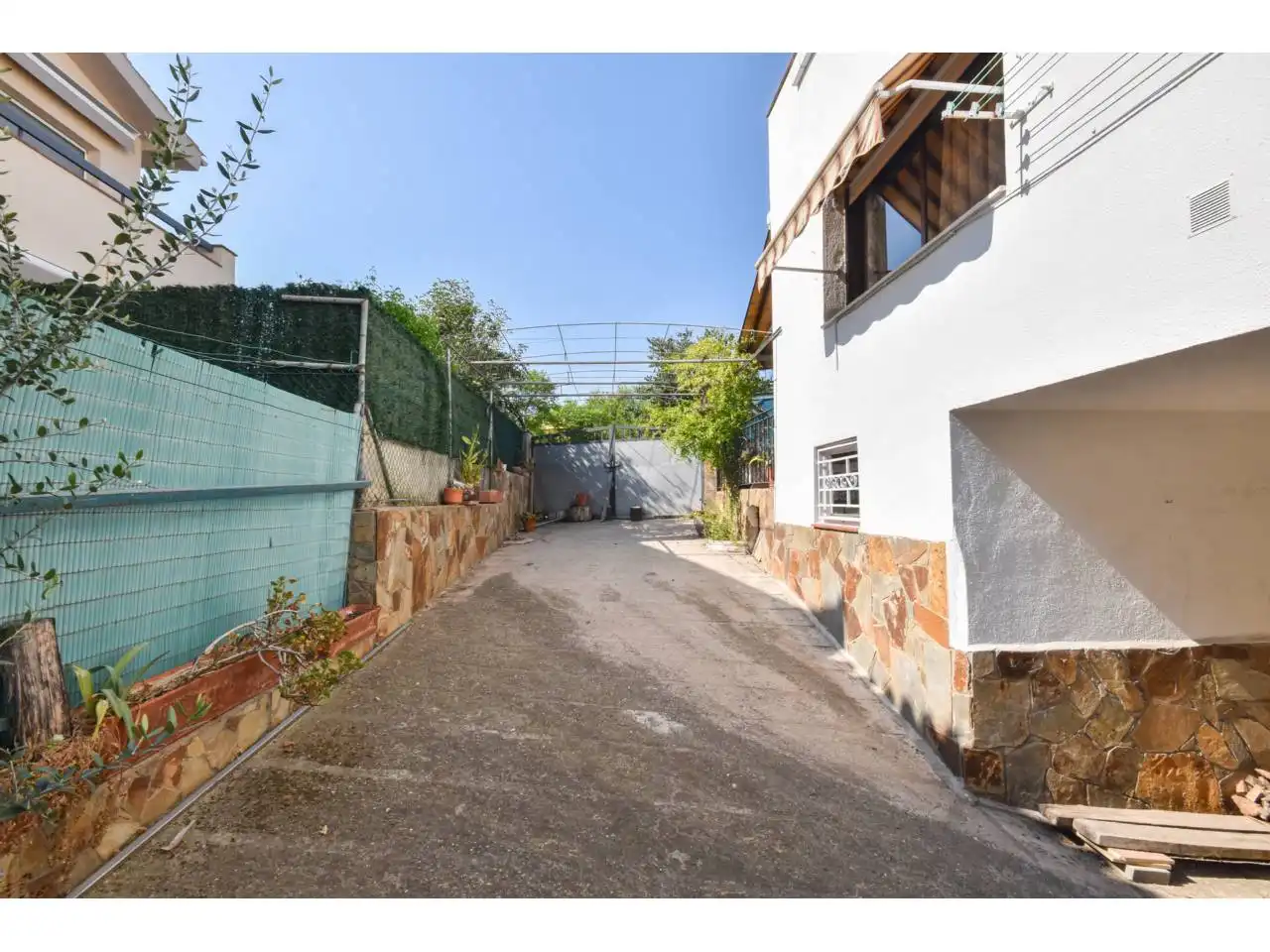Vista exterior de Casa o chalet en venta en Santa Perpètua de Mogoda con Aire acondicionado, Calefacción y Jardín privado