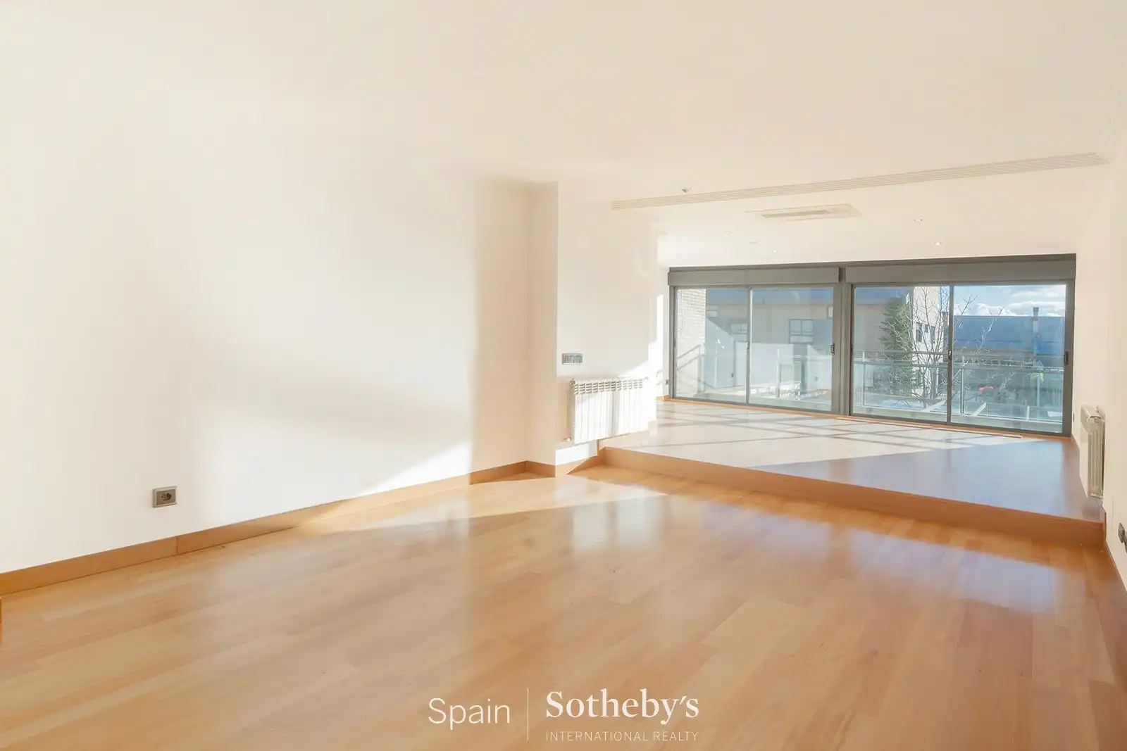 Sala d'estar de Apartament de lloguer en La Moraleja amb Aire condicionat, Calefacció i Terrassa