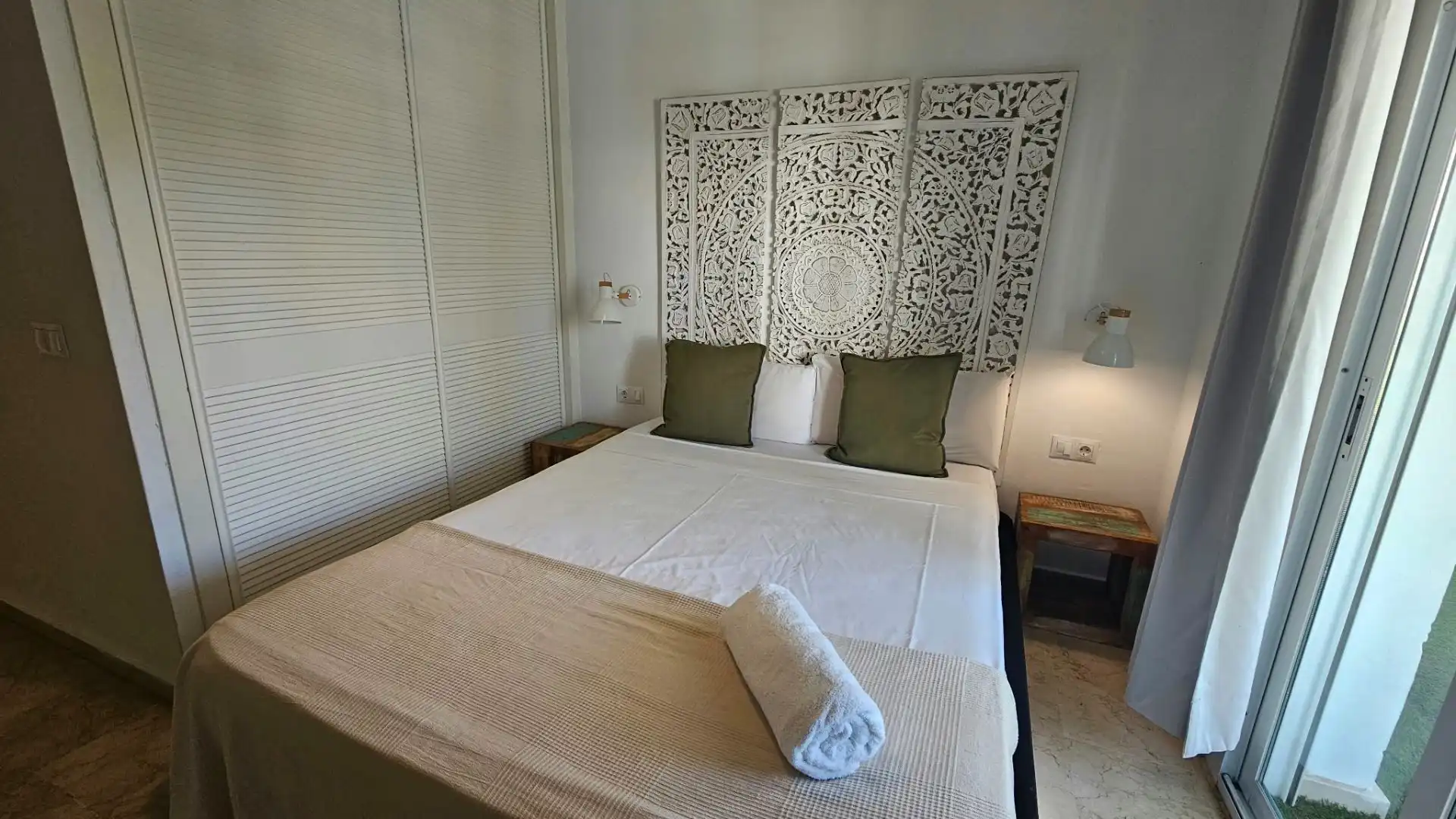Schlafzimmer von Wohnungen zur Miete in Marbella mit Klimaanlage, Terrasse und Möbliert