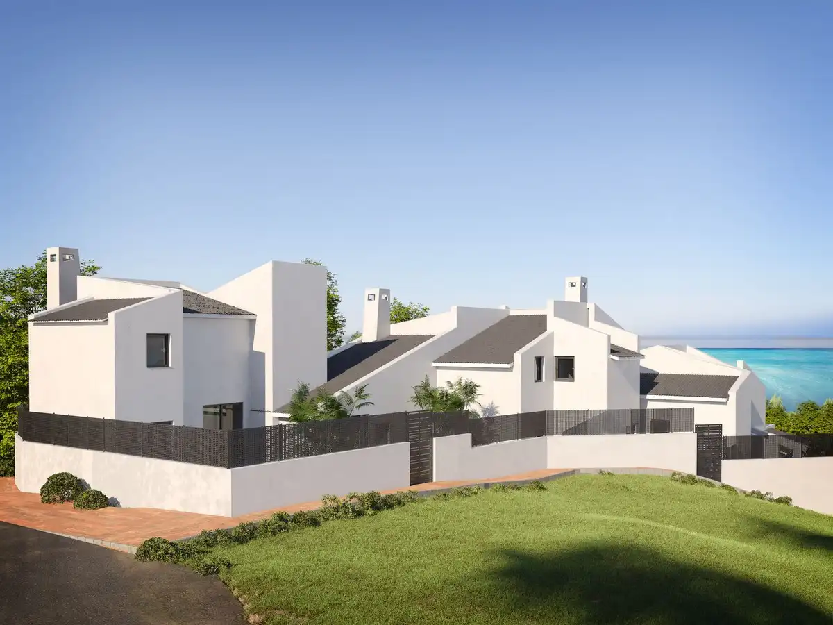 Vista exterior de Casa adosada en venda en Estepona amb Jardí privat i Terrassa