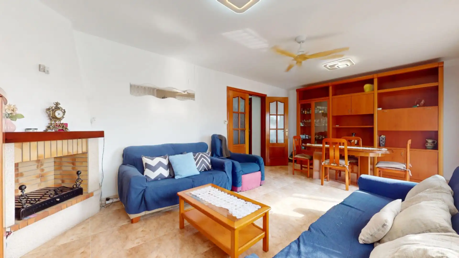 Sala de estar de Casa adosada en venta en Vilanova i la Geltrú con Calefacción y Terraza
