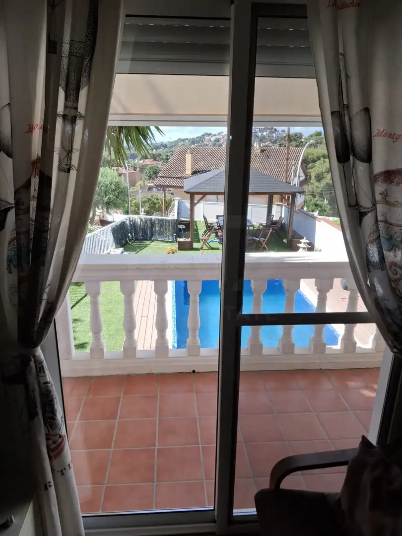 Piscina de Casa adosada en venta en Castelldefels con Aire acondicionado, Calefacción y Terraza