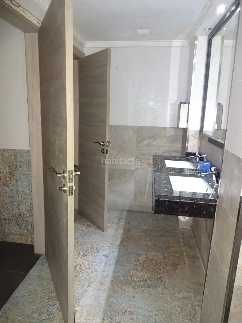 Local comercial en venda a Rocafonda, imagen 2