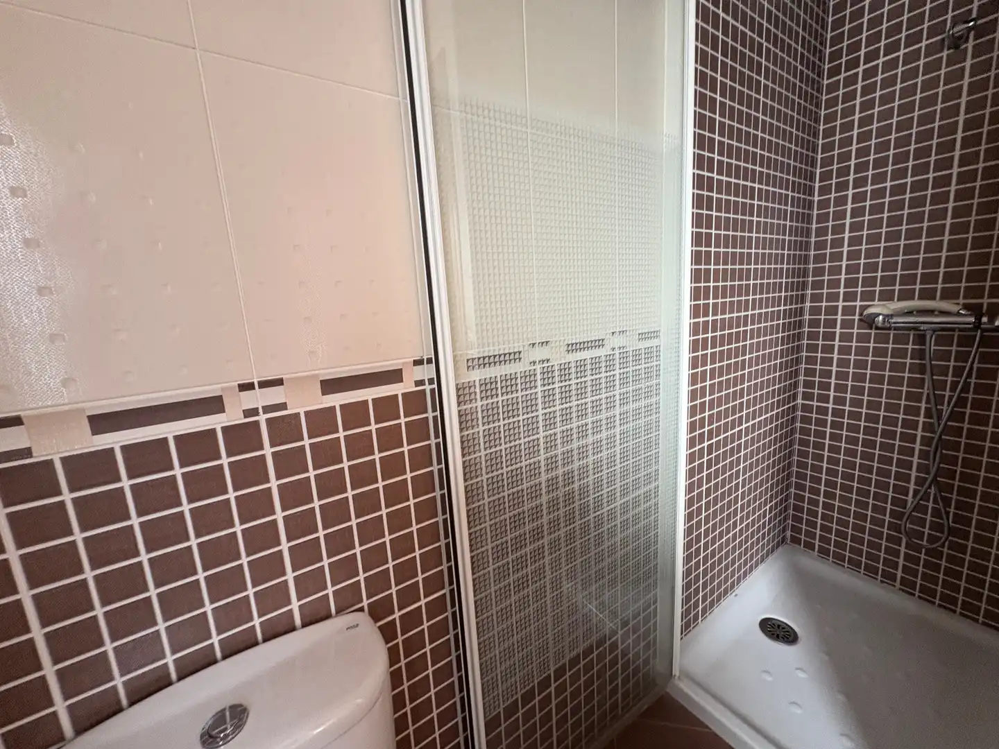 Badezimmer von Wohnung zum Verkauf in Mutriku mit Heizung, Terrasse und Möbliert