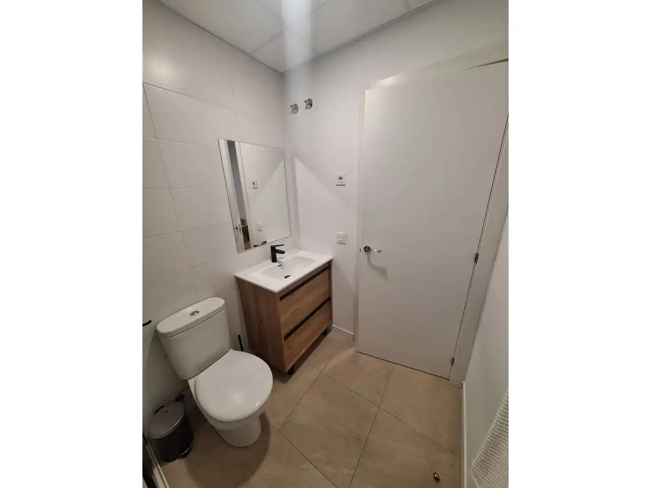 Badezimmer von Wohnungen zur Miete in Fuenlabrada mit Klimaanlage, Heizung und Möbliert