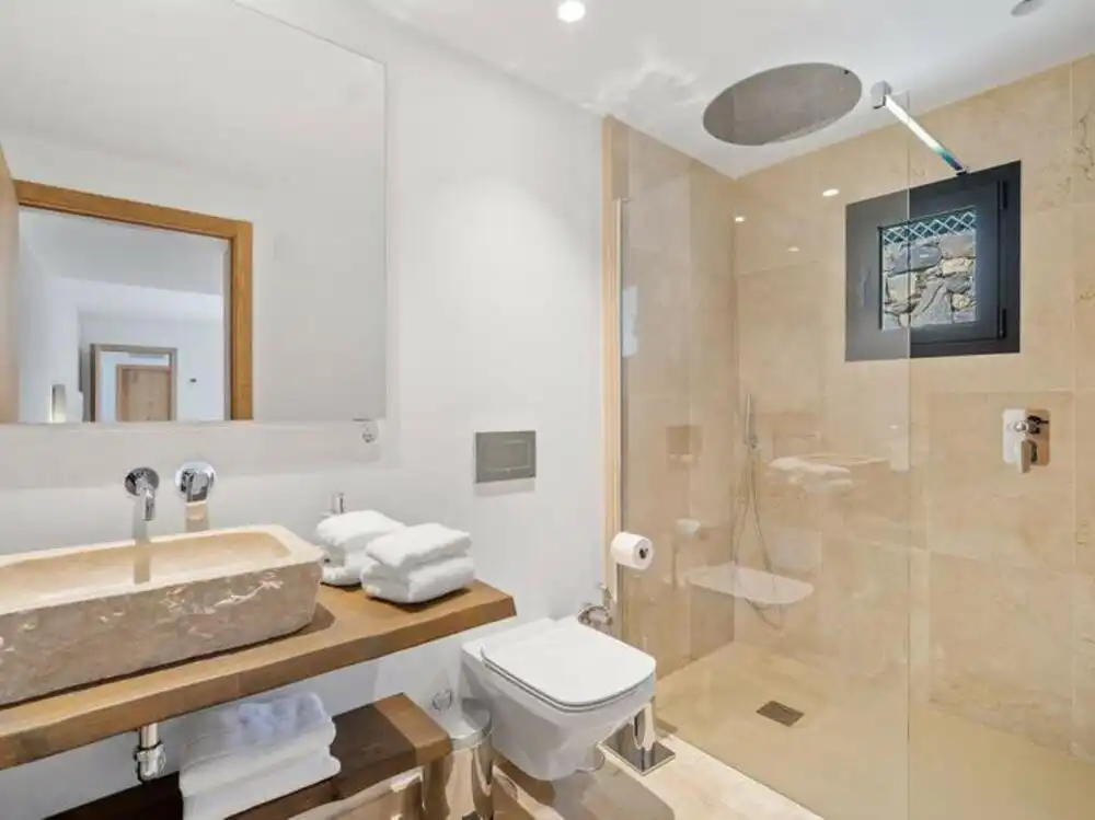 Bathroom of Houses for sale in Nueva Andalucía