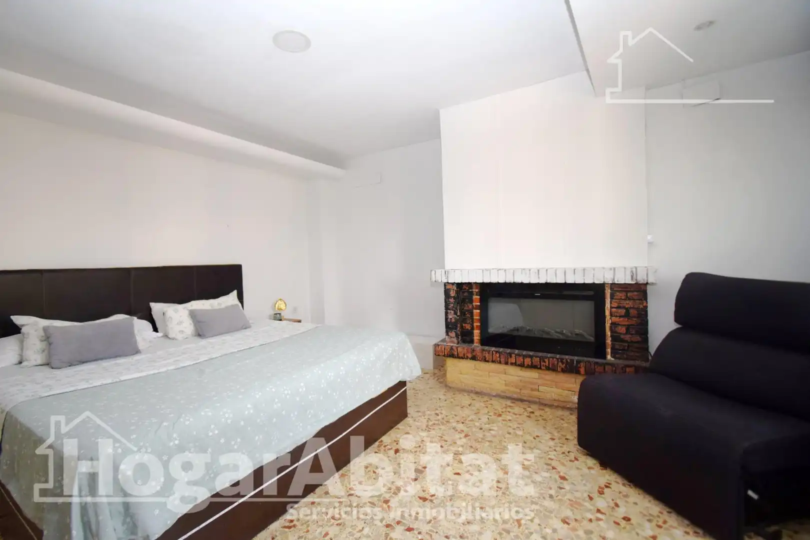 Habitación de Ático en venta en Catarroja con Terraza, Trastero y Balcón