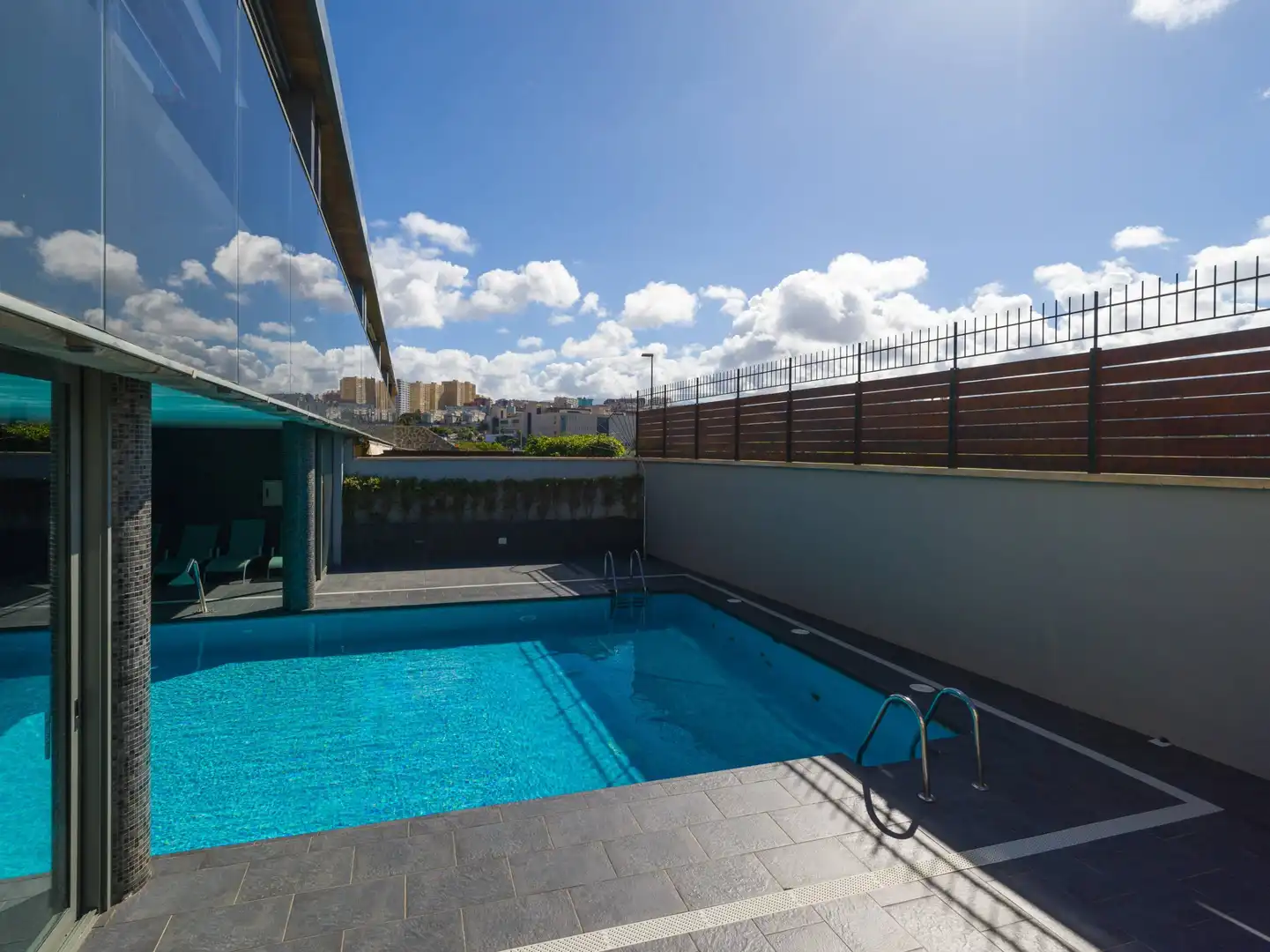 Piscina de Àtic de lloguer en Las Palmas de Gran Canaria amb Terrassa, Traster i Jacuzzi