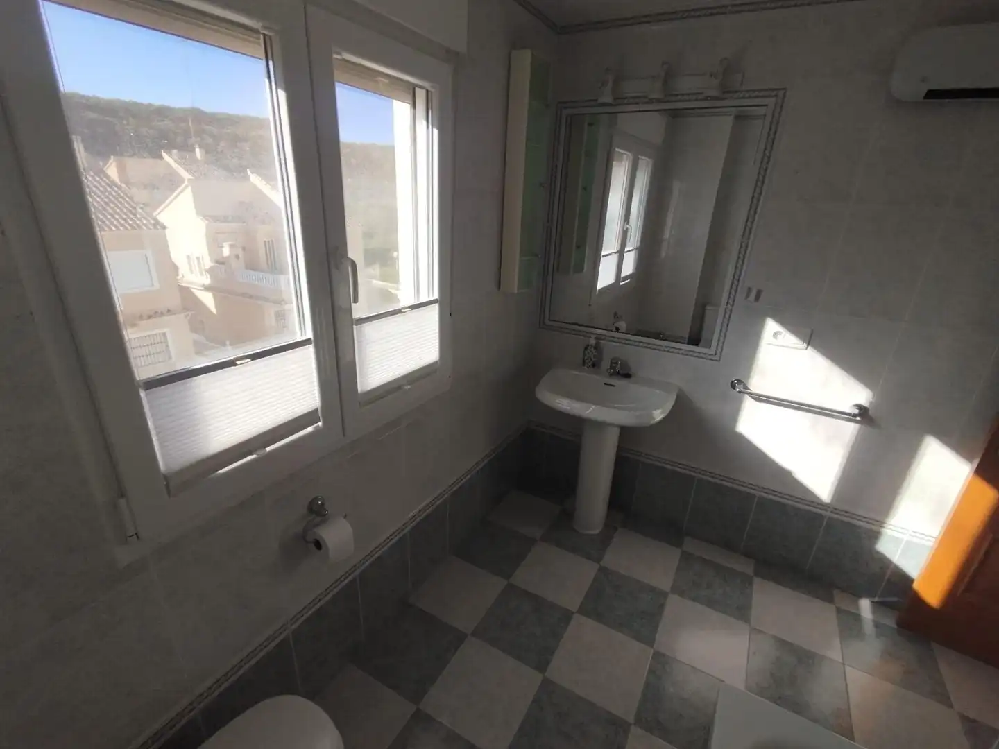 Baño de Casa adosada en venta en Guardamar del Segura con Aire acondicionado, Calefacción y Amueblado