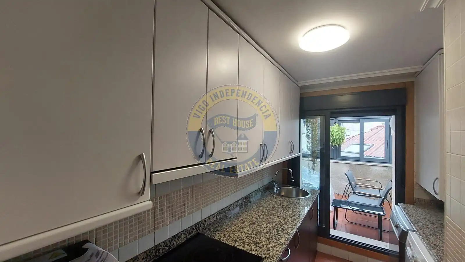 Cocina de Ático en venta en Vigo  con Calefacción, Parquet y Terraza