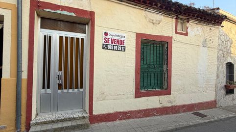 Panaderos Valladolid Inmobiliaria, Casa con patio en venta en Sinlabajos para rehabilitar., imatge 2