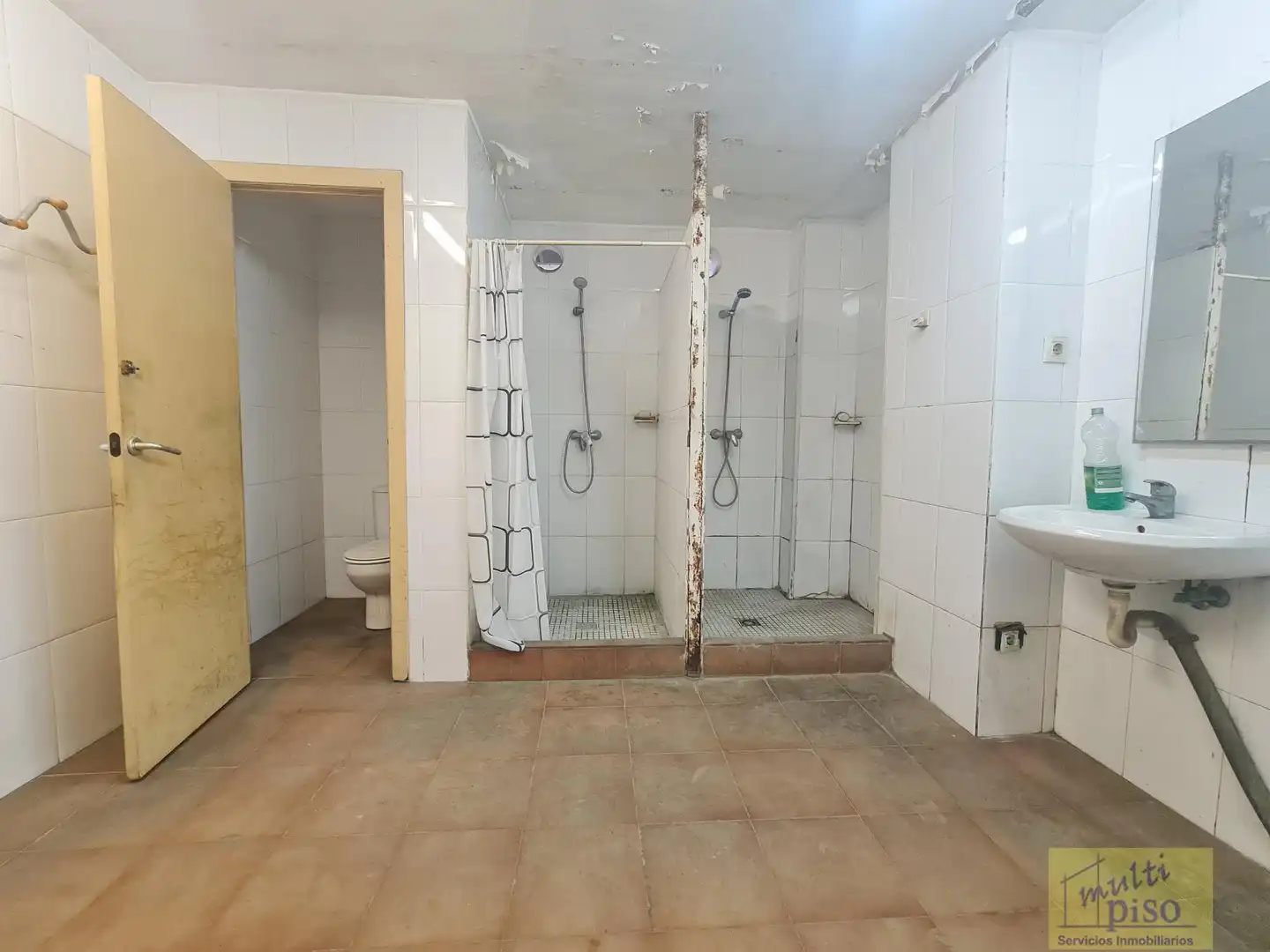 Badezimmer von Fabrikhallen zur Miete in L'Hospitalet de Llobregat