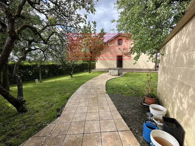 Casa-chalet en Venta en Rábade