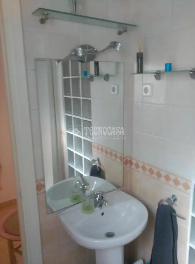 Bathroom of Flat for sale in Madrid