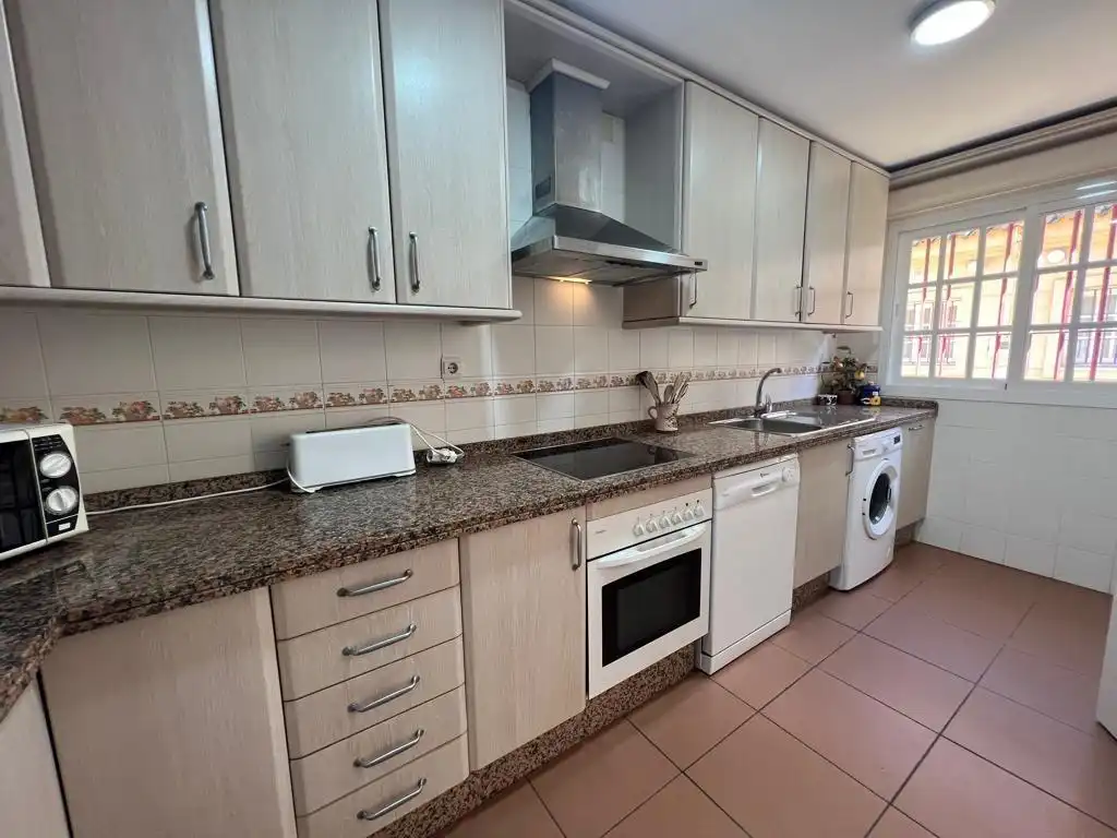 Cocina de Apartamento de alquiler en Rota con Jardín privado, Terraza y Amueblado
