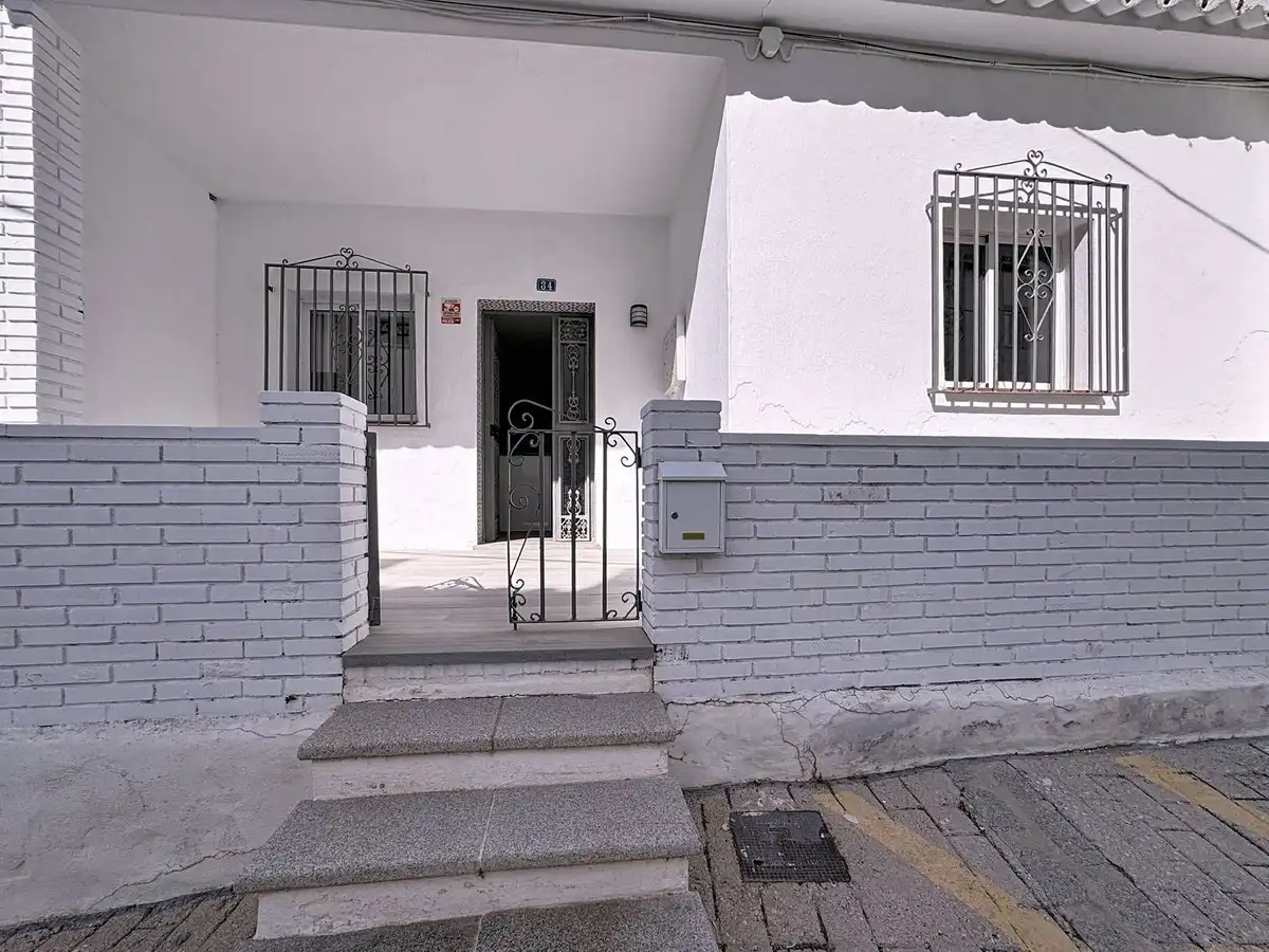 Außenansicht von Einfamilien-Reihenhaus zum Verkauf in Mijas mit Klimaanlage, Heizung und Terrasse