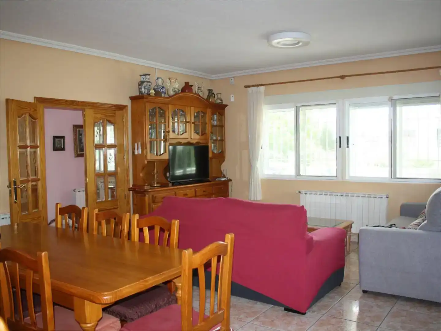 Sala d'estar de Casa o xalet en venda en La Adrada  amb Aire condicionat, Piscina i Balcó