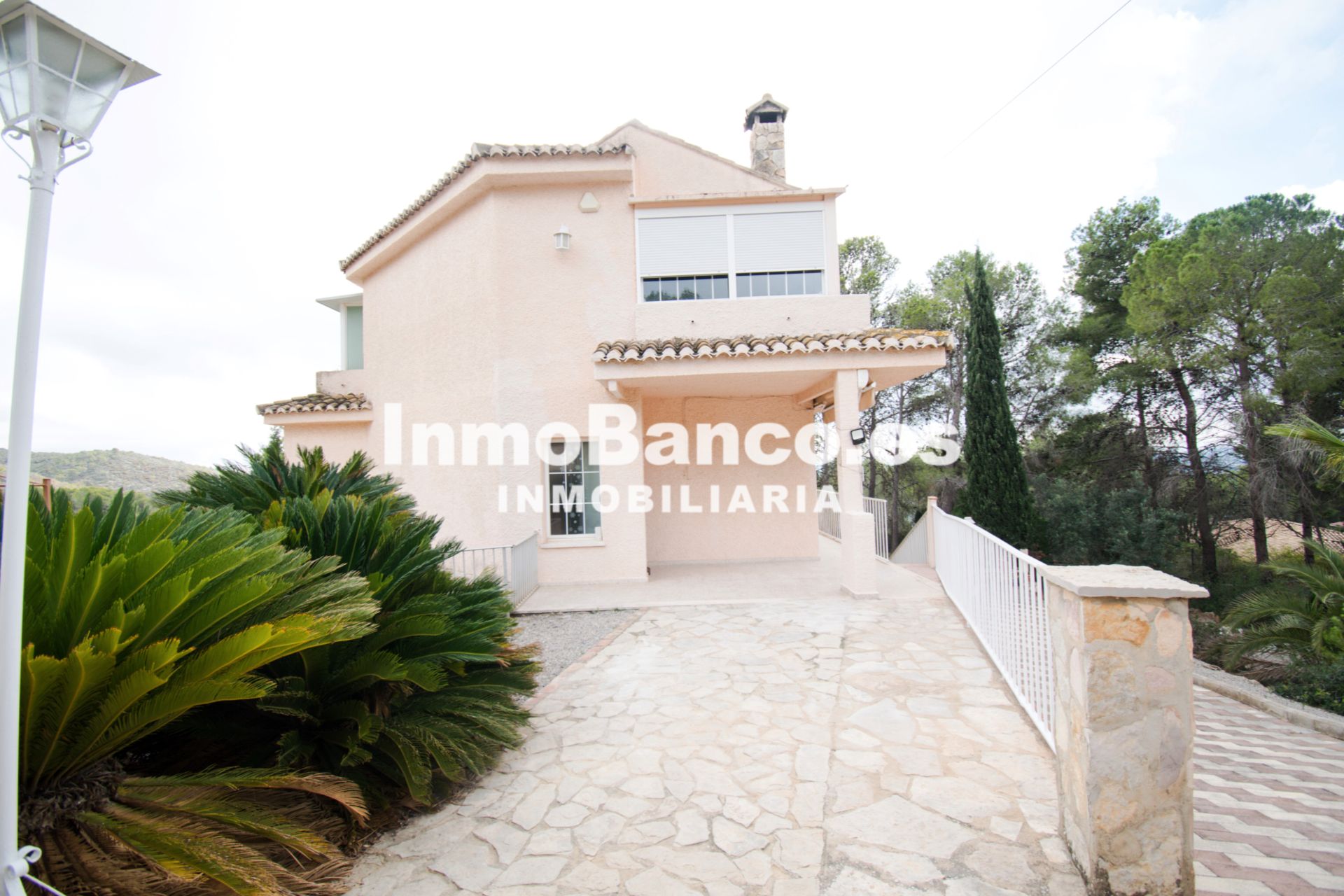 Vista exterior de Casa o xalet en venda en Torrent amb Aire condicionat, Calefacció i Jardí privat