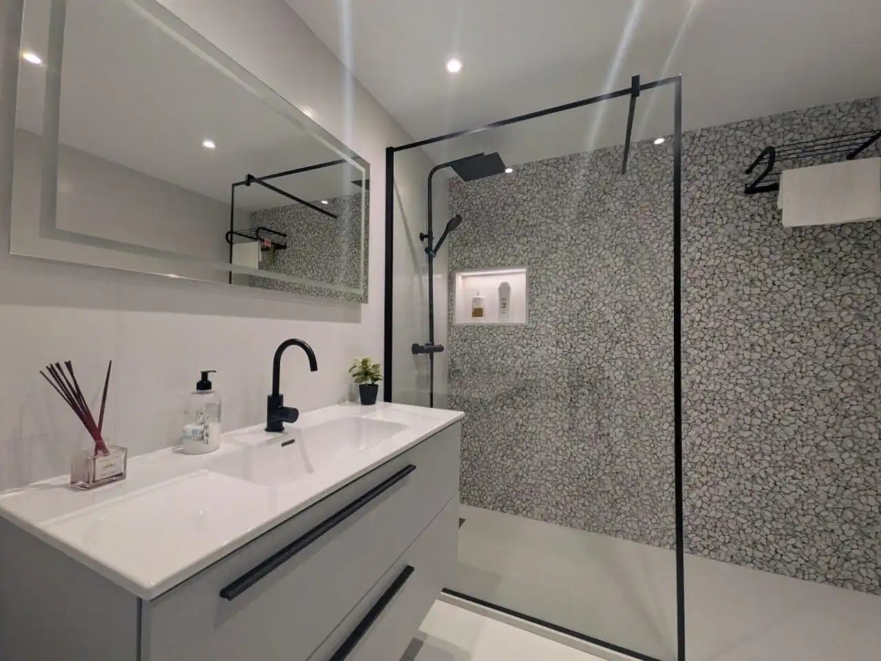 Bathroom of Flat for sale in Córdoba  with Air Conditioner, Terrace and Furnished