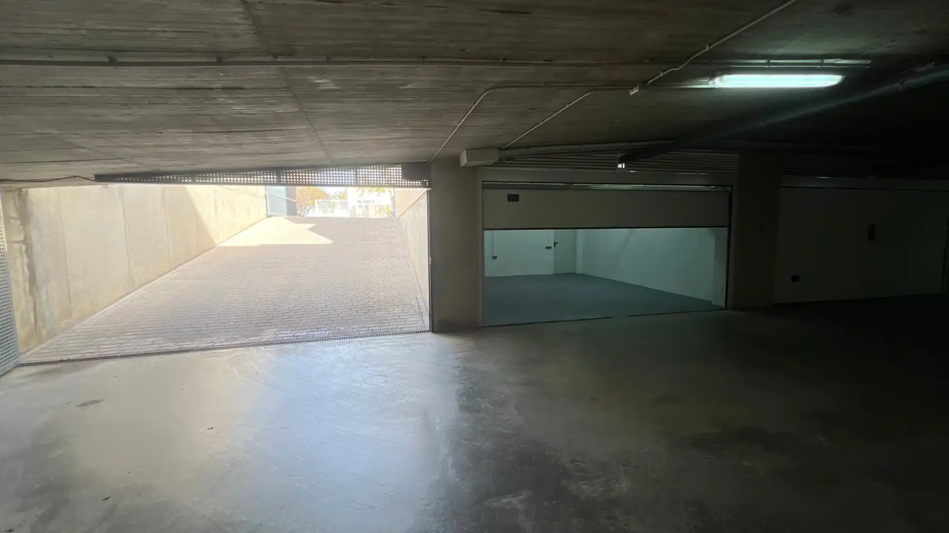 Aparcament de Casa adosada en venda en La Pobla de Farnals amb Aire condicionat, Calefacció i Jardí privat