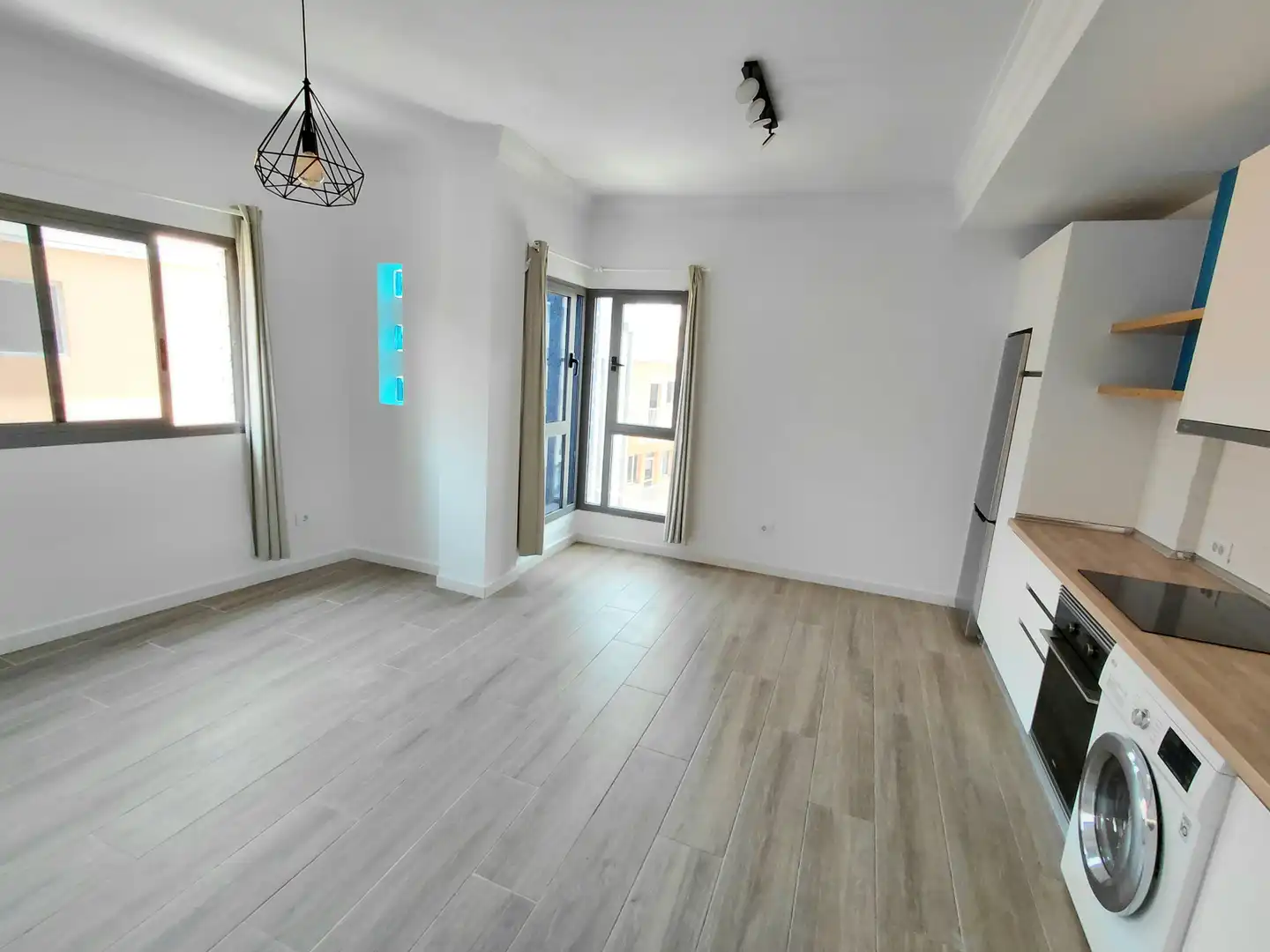 Living room of Flat for rent in Las Palmas de Gran Canaria  with Parquet flooring, Oven and Washing machine