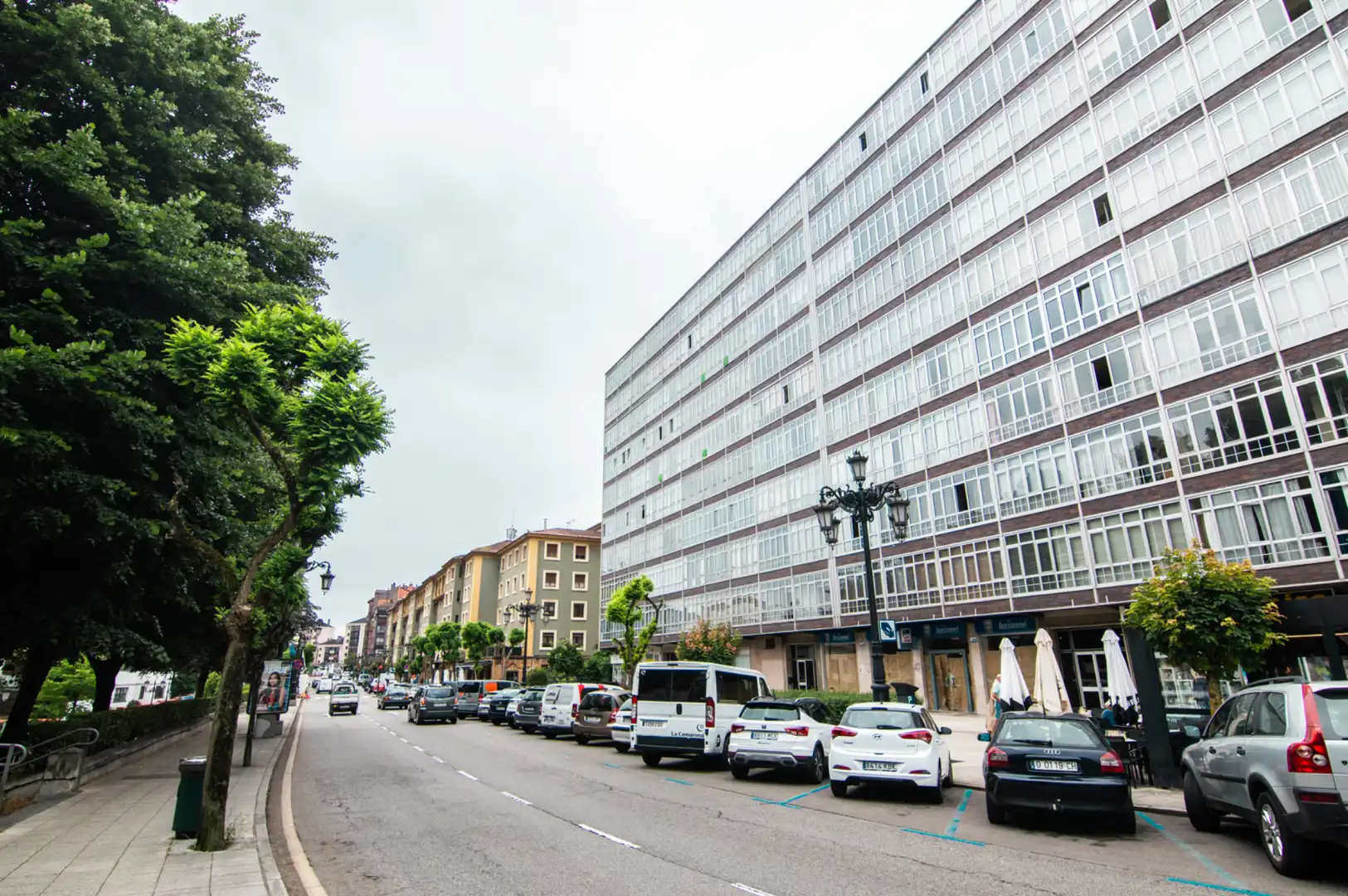 Vista exterior de Pis en venda en Oviedo  amb Calefacció, Parquet i Moblat