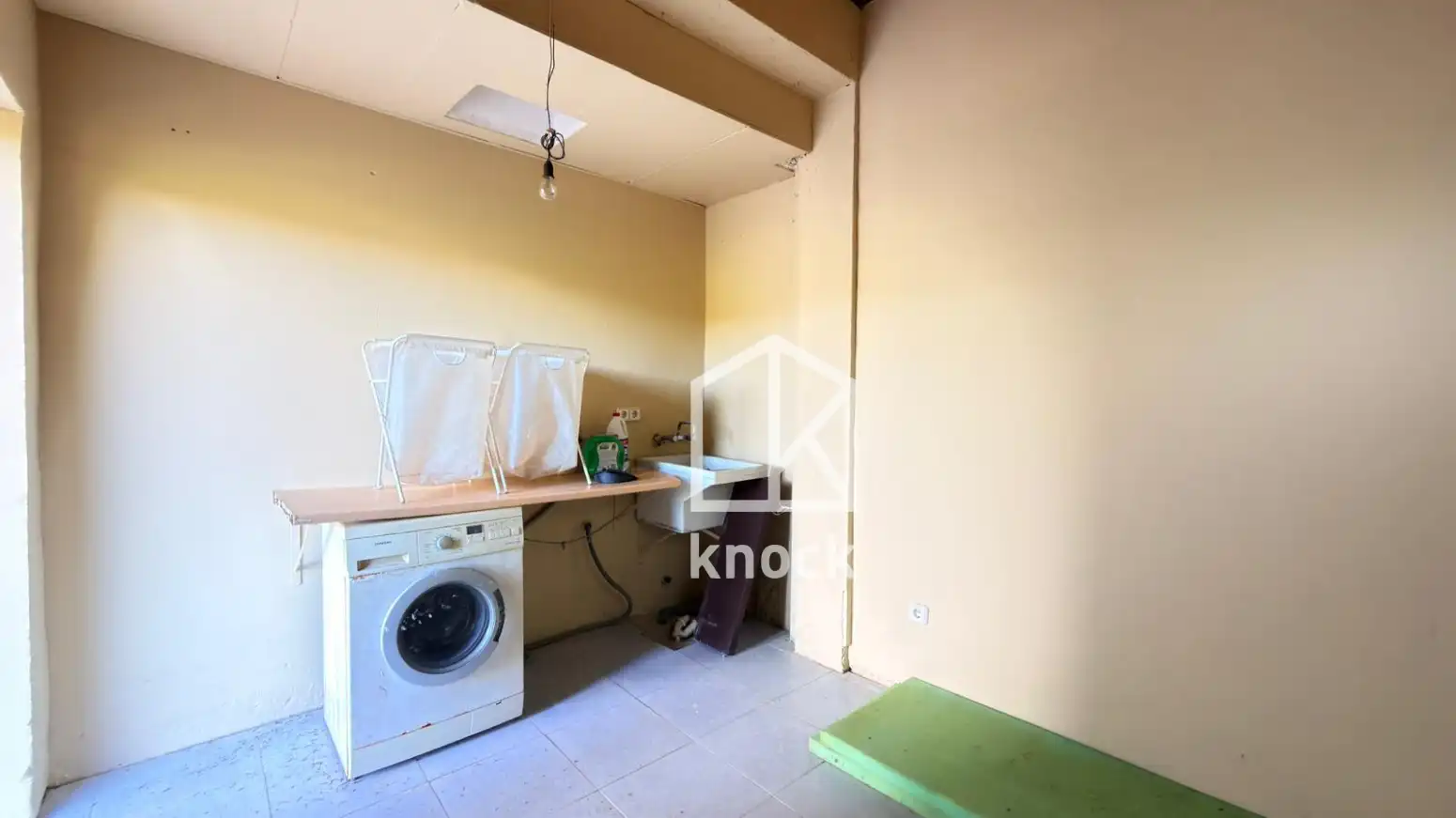 Cuina de Casa o xalet en venda en Oviedo  amb Calefacció, Parquet i Terrassa