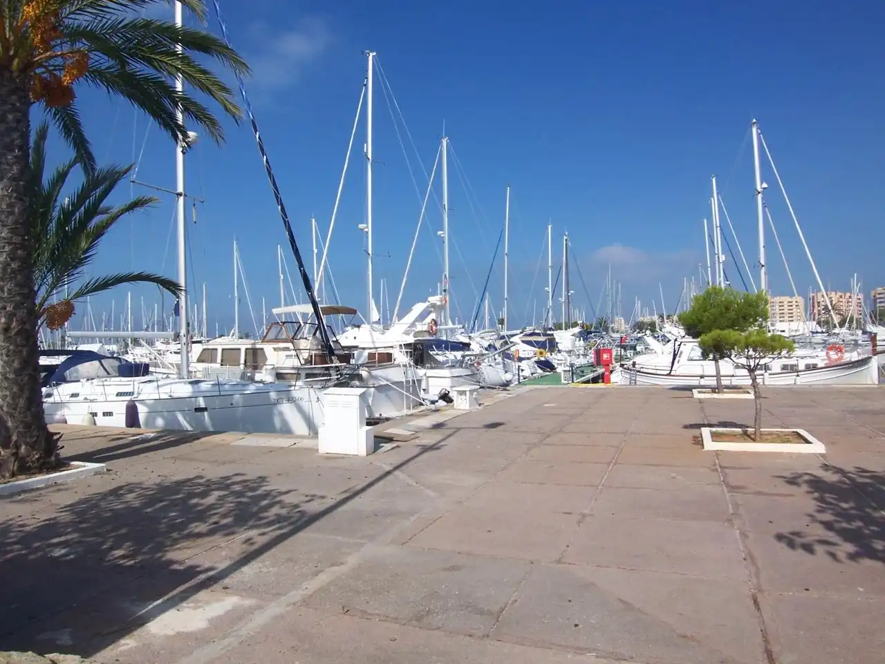 Vista exterior de Dúplex en venda en La Manga del Mar Menor amb Aire condicionat, Terrassa i Piscina