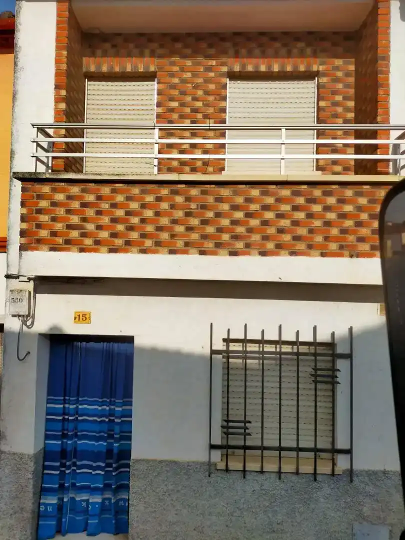 Vista exterior de Casa adosada en venda en Santibáñez el Bajo amb Moblat i Rentadora