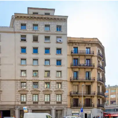 Vista exterior de Local en venda en Barcelona amb Aire condicionat, Terrassa i Moblat