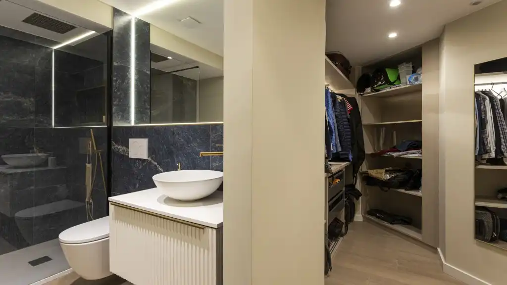 Bany de Apartament en venda en Barcelona amb Aire condicionat i Moblat