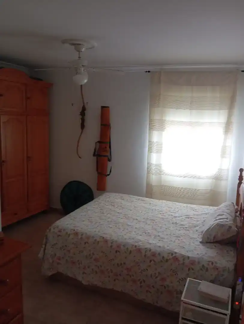 Dormitori de Casa adosada en venda en Dos Hermanas amb Aire condicionat i Balcó