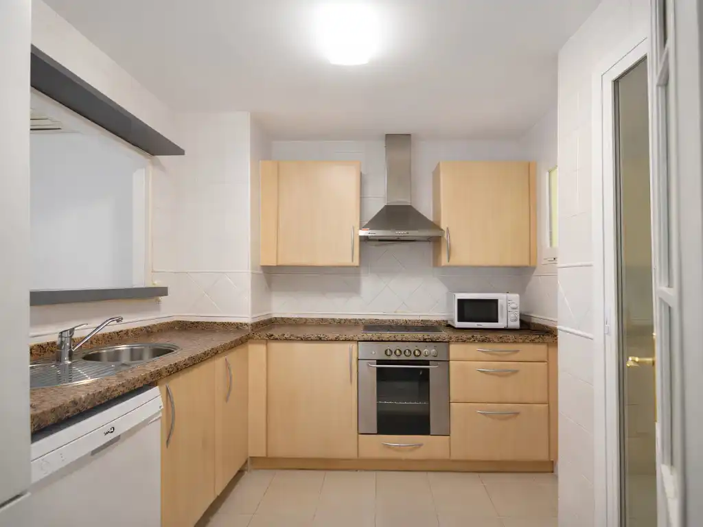 Küche von Wohnung zum Verkauf in Mijas mit Klimaanlage, Heizung und Privatgarten