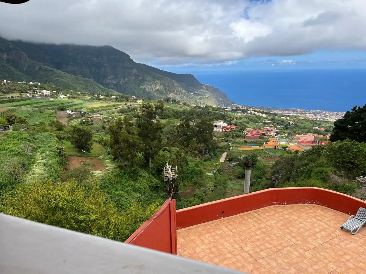 Vista exterior de Casa o chalet en venta en Los Realejos con Terraza, Amueblado y Balcón