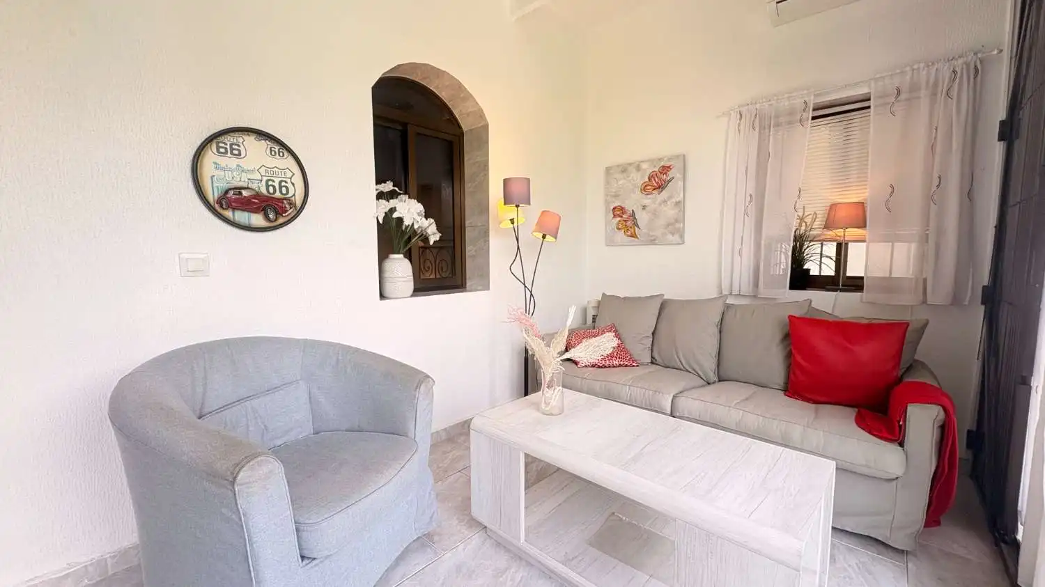 Sala d'estar de Casa o xalet en venda en Orihuela amb Aire condicionat, Moblat i Internet