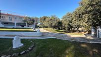 Jardí de Casa o xalet en venda en Sevilla la Nueva amb Aire condicionat, Calefacció i Jardí privat