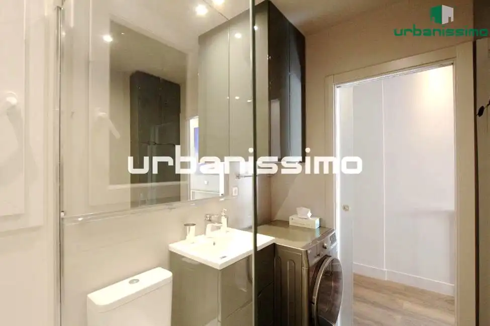 Baño de Apartamento en venta en Madrid con Aire acondicionado, Calefacción y Amueblado