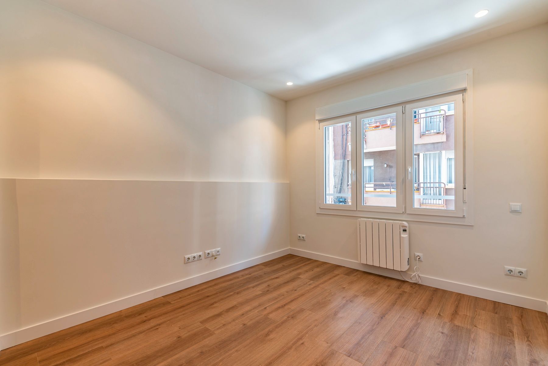 Bedroom of Flat for sale in  Barcelona Capital  with Air Conditioner and Heating