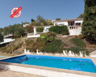 Vista exterior de Finca rústica en venda en Alcaucín amb Aire condicionat i Piscina