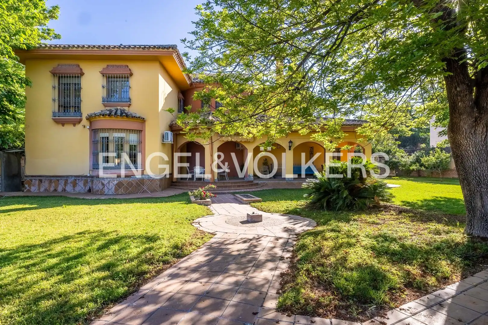 Exterior view of Houses for sale in Sevilla  with Air Conditioner, Heating and Private garden