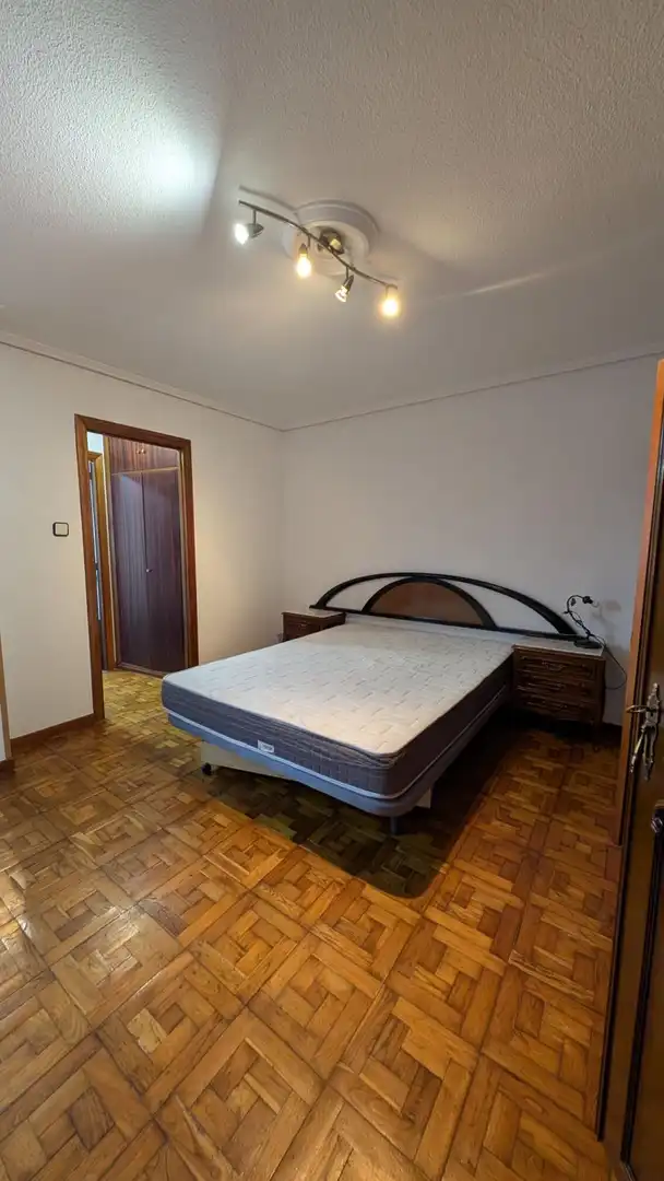 Dormitori de Pis de lloguer en Piélagos amb Calefacció i Terrassa