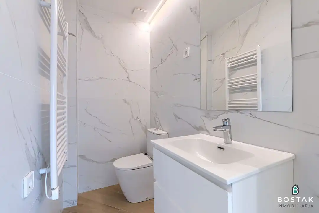 Baño de Piso de alquiler en Bilbao  con Calefacción y Terraza