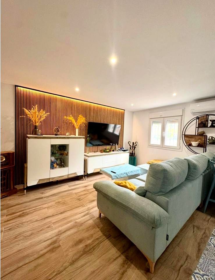 Sala d'estar de Finca rústica en venda en Alhaurín de la Torre amb Aire condicionat, Parquet i Piscina