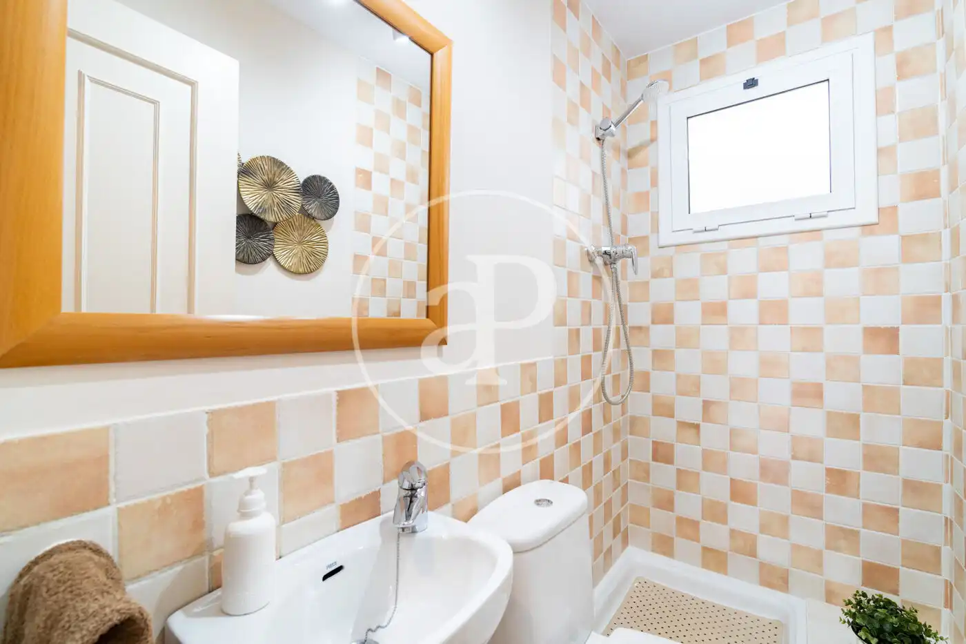 Bathroom of Flat for rent in Barcelona  with Air Conditioner, Heating and Terrace