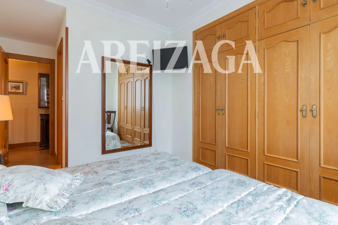Habitación de Piso en venta en Donostia - San Sebastián  con Calefacción, Terraza y Balcón